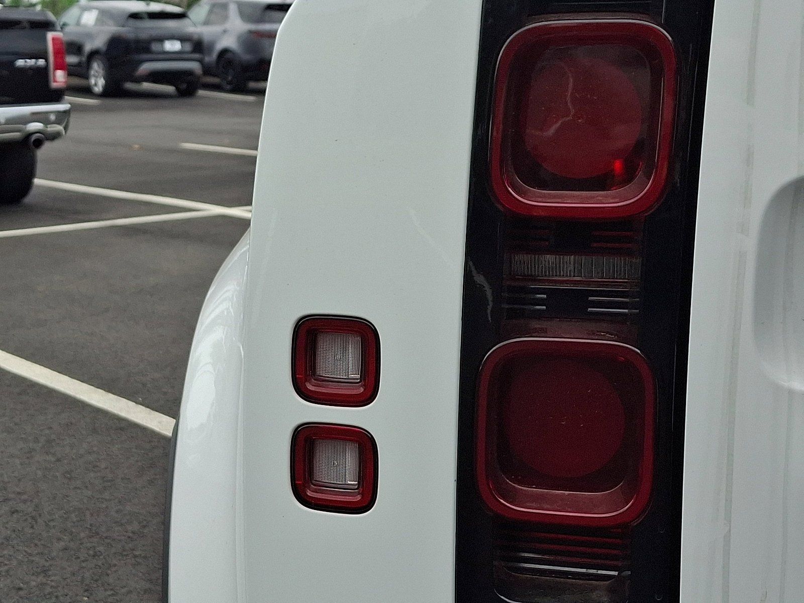 Used 2024 Fuji White - 1AA Land Rover SE image 15