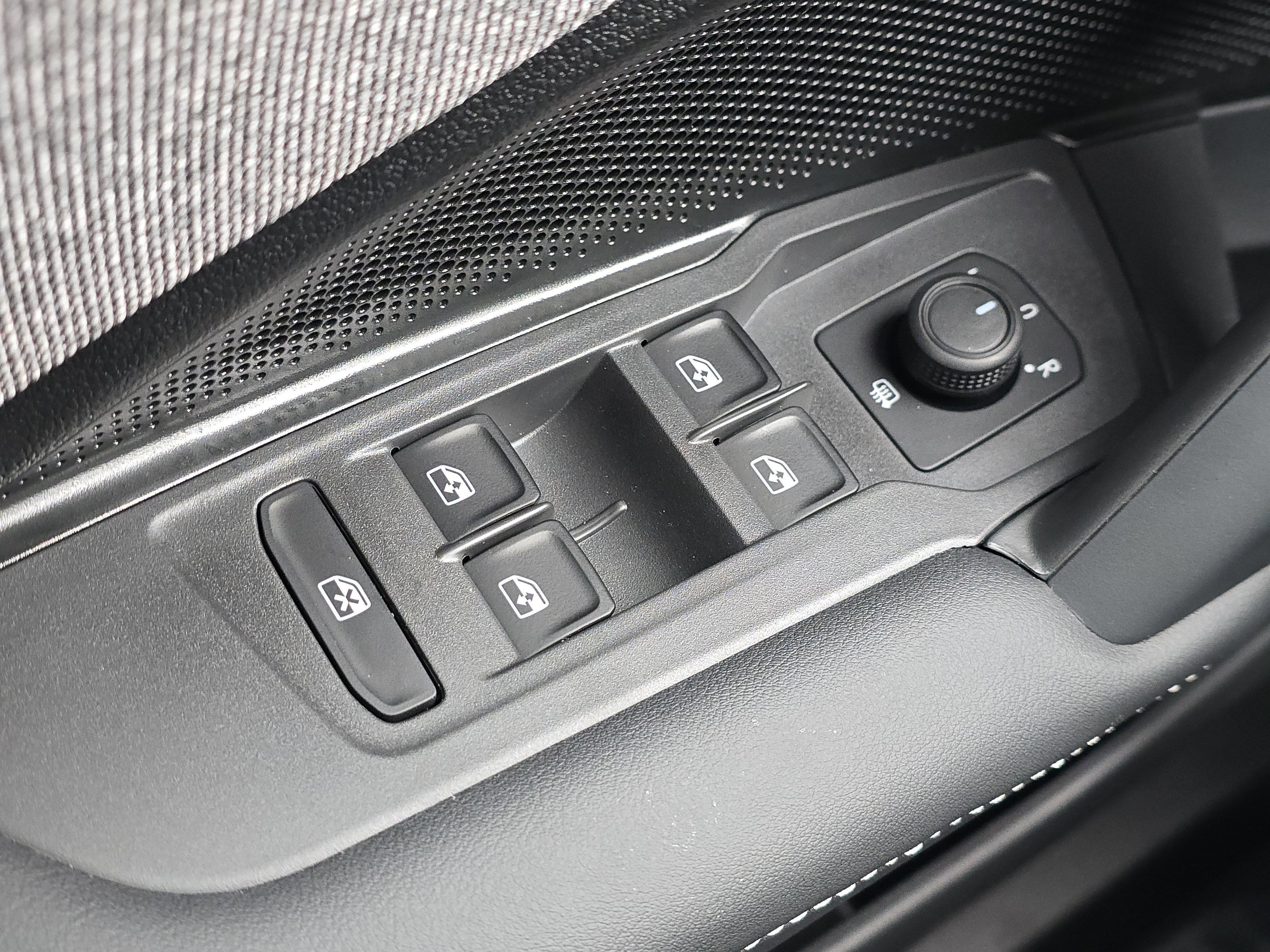 New 2026 Platinum Gray Metallic Volkswagen S image 25