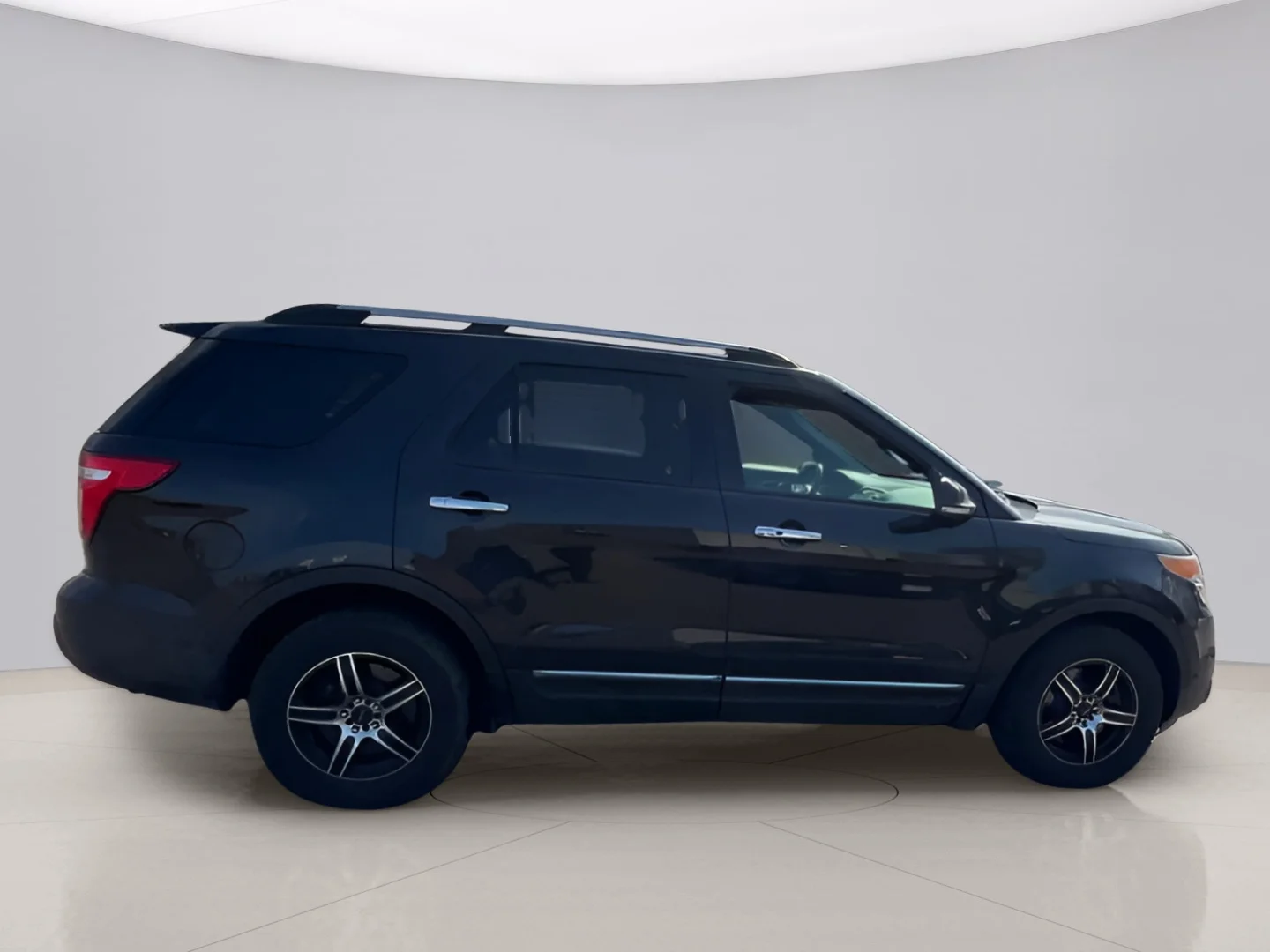 Used 2013 Black Ford LIMITED image 9