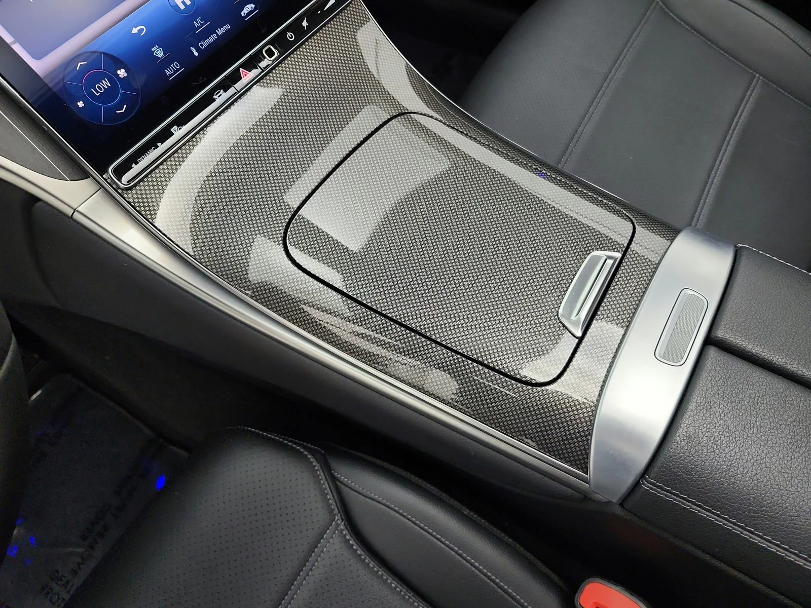 Used 2024 Black Mercedes-Benz GLC 300 SUV image 11