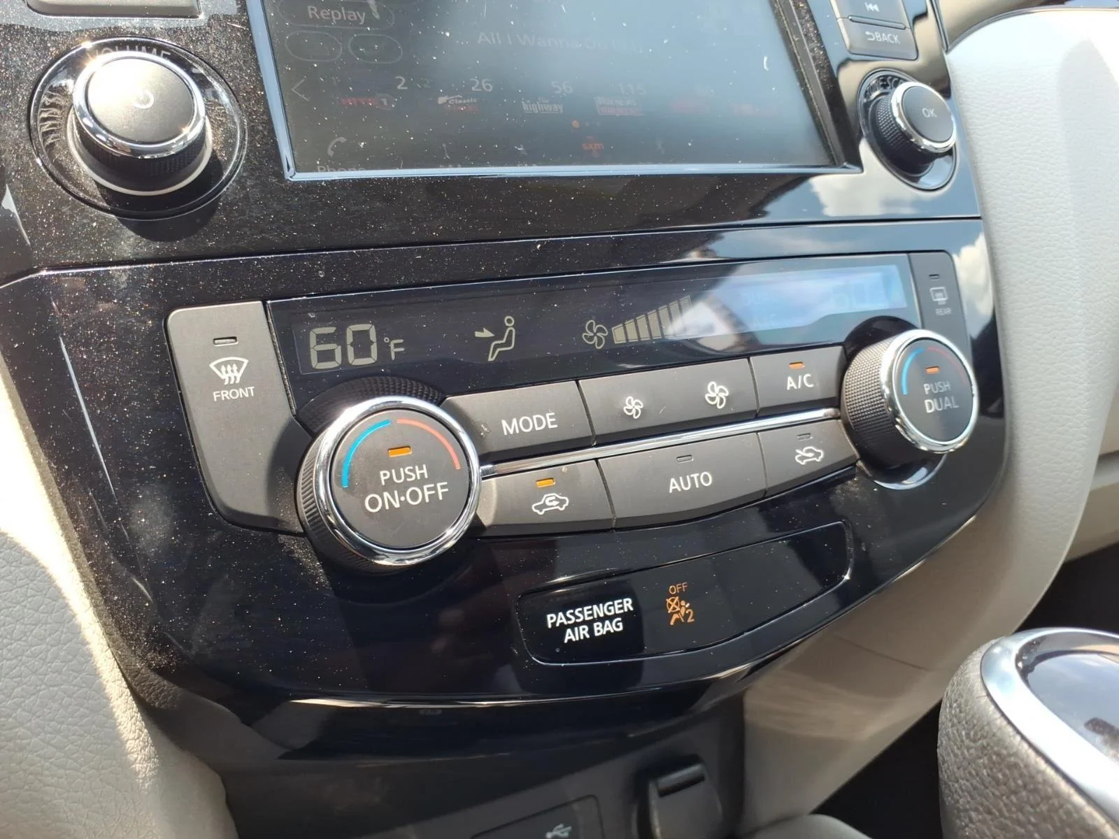 Used 2022 Pearl White Tricoat Nissan SL image 25