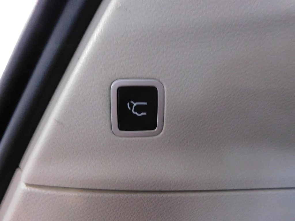Used 2019 Velvet Red Pearlcoat Chrysler Touring L image 41