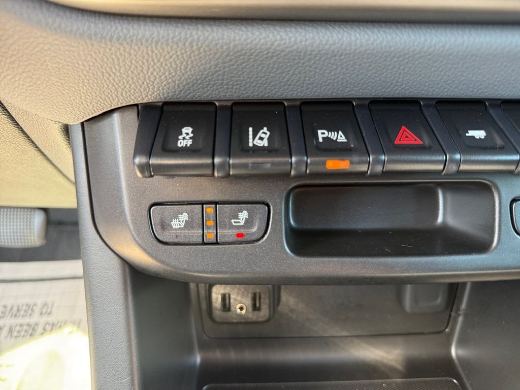 Used 2021 Red Chevrolet Z71 image 24