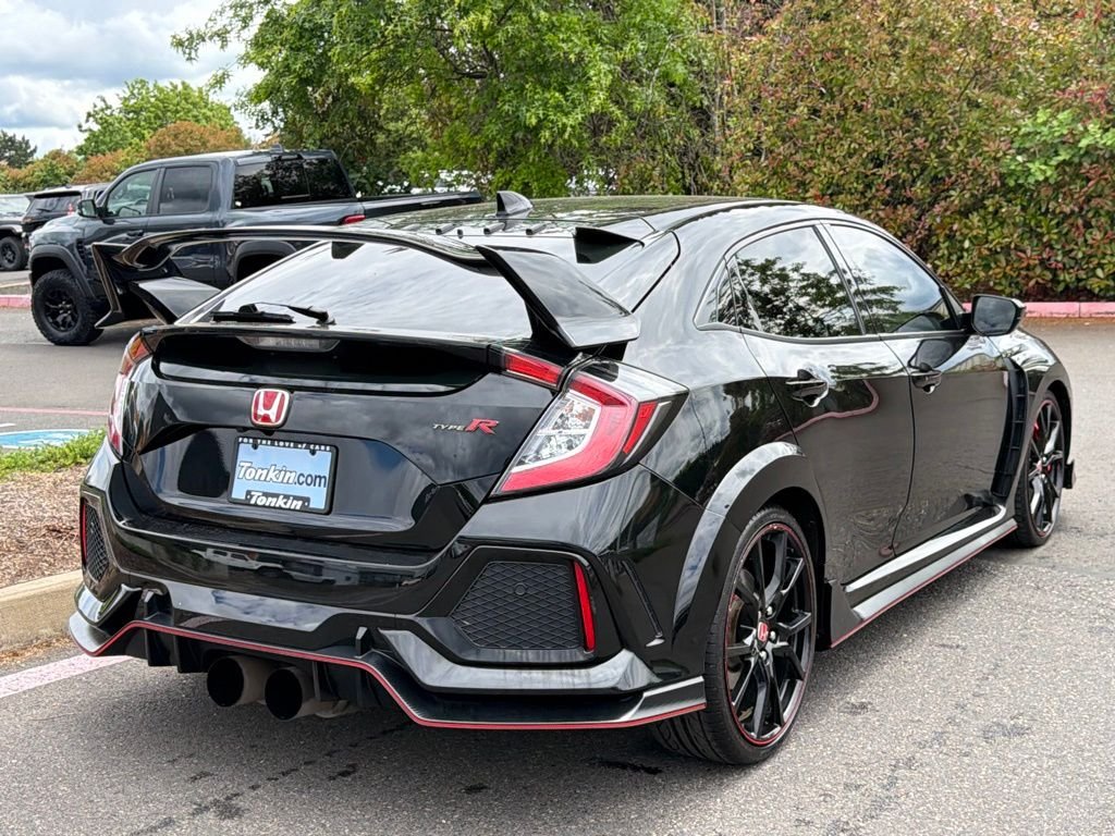 Used 2019 Crystal Black Pearl Honda Touring image 6