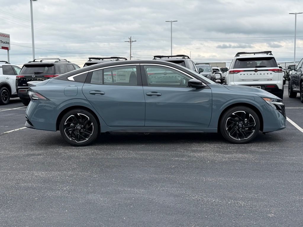 New 2026 Atlantic Gray Metallic / Super Black Two-tone Nissan SR image 3