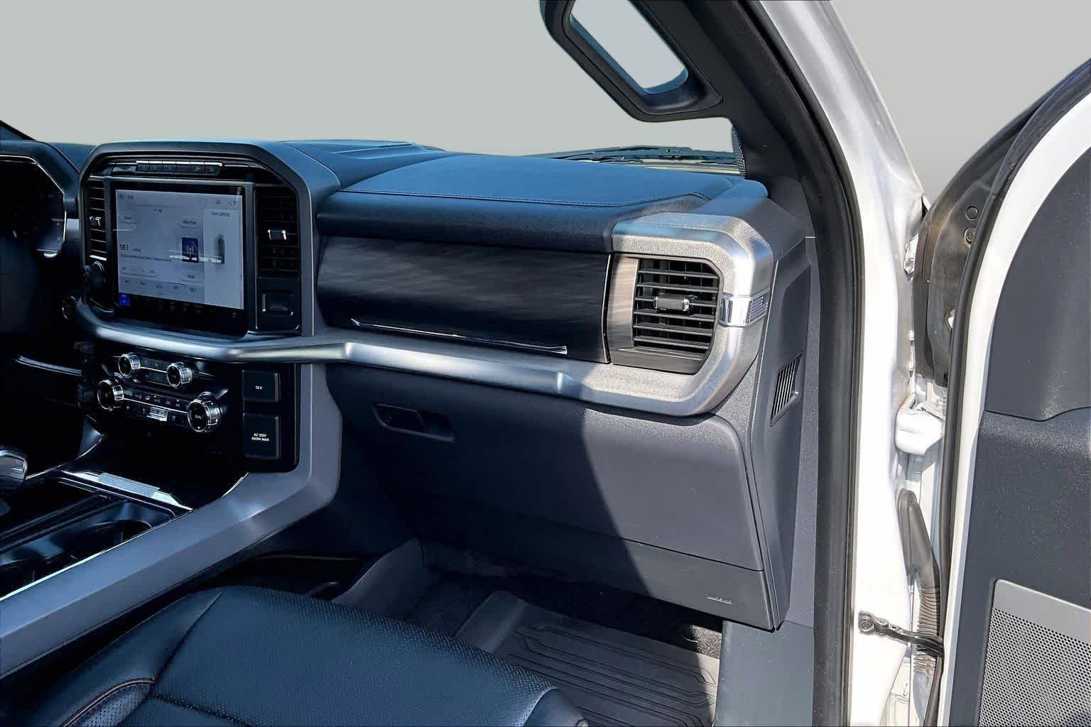 Used 2024 Oxford White Ford LARIAT image 16