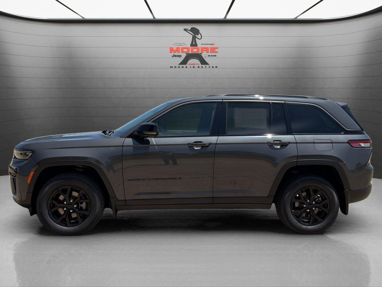 New 2026 Baltic Gray Metallic Clearcoat Jeep Laredo Altitude image 5