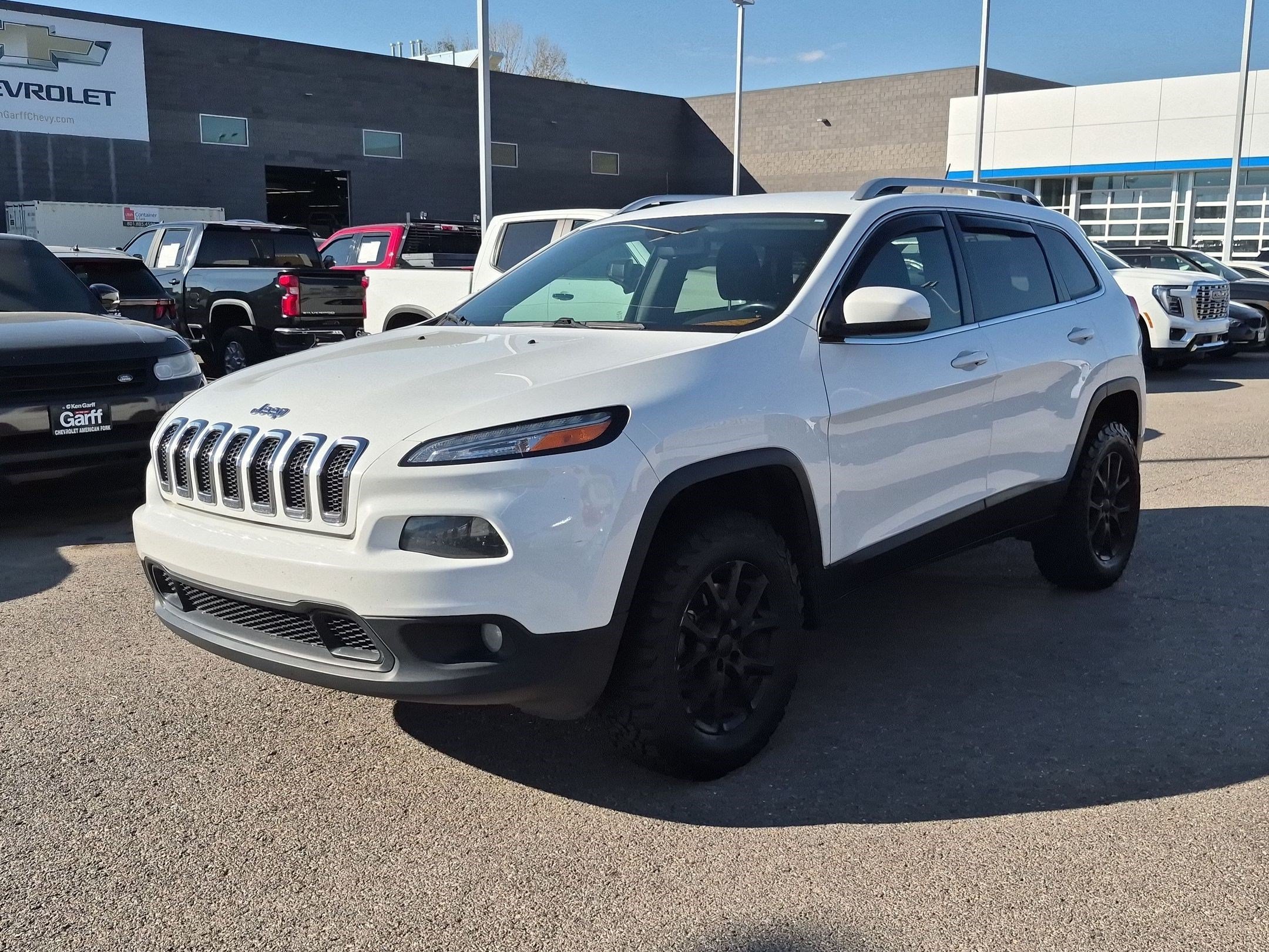 Used 2015 Bright White Clearcoat Jeep Latitude image 8