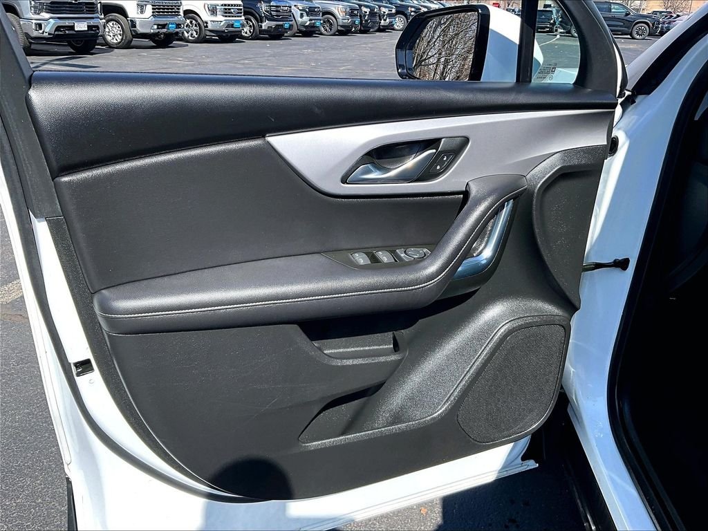 Used 2023 White Chevrolet LT image 9
