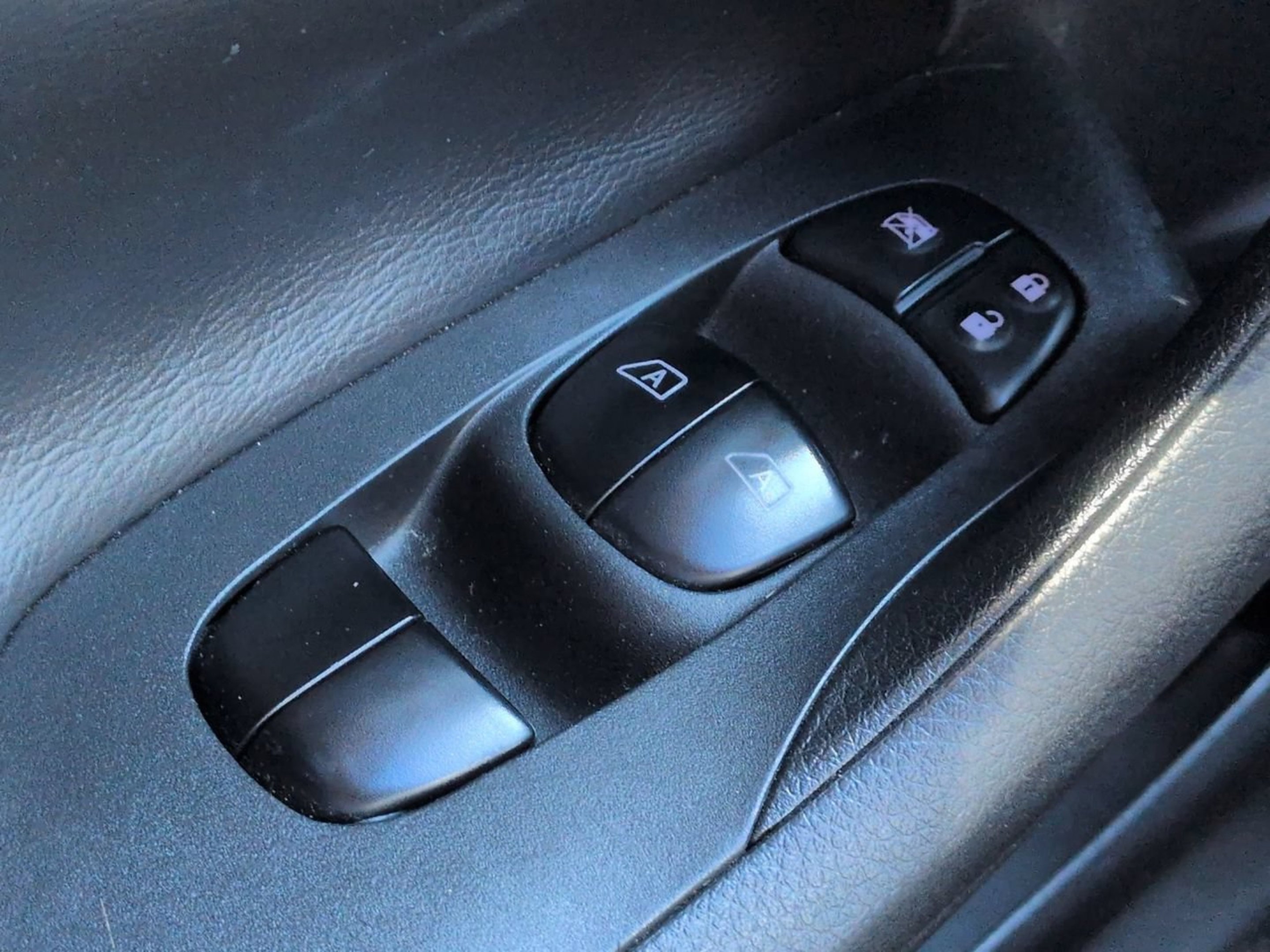 Used 2014 Gun Metallic Nissan 2.5 SL image 23