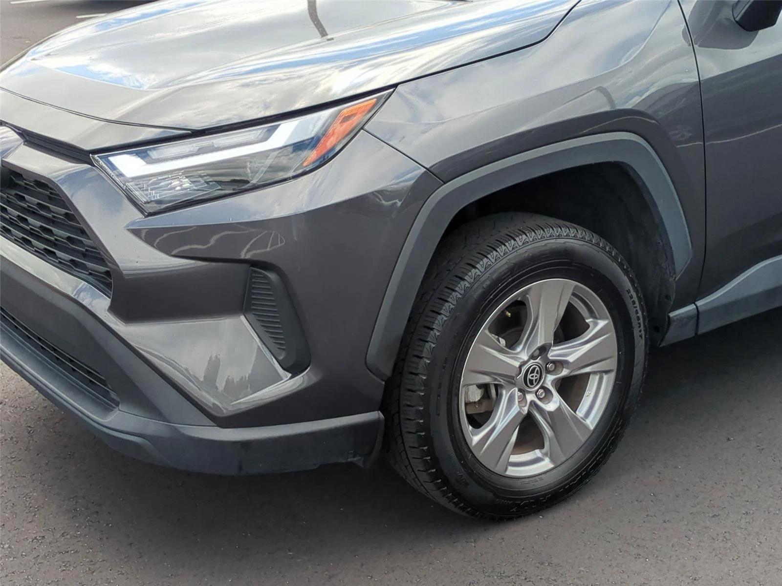 2024 Toyota RAV4 XLE - Photo 14