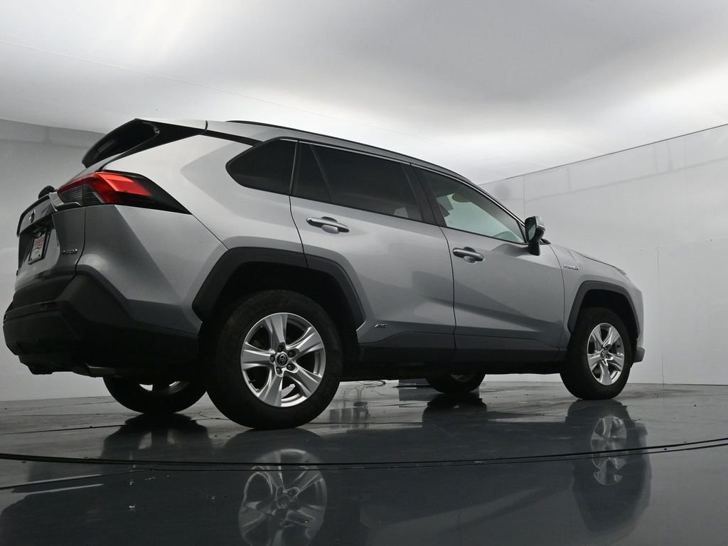 Used 2021 Silver Toyota XLE image 34