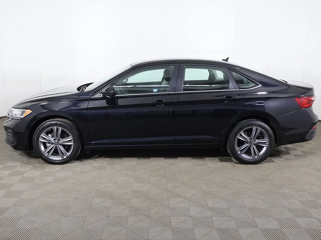 Used 2024 Deep Black Pearl Volkswagen 1.5T SE image 17