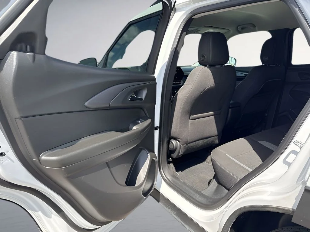 Used 2025 Summit White Chevrolet LT image 25