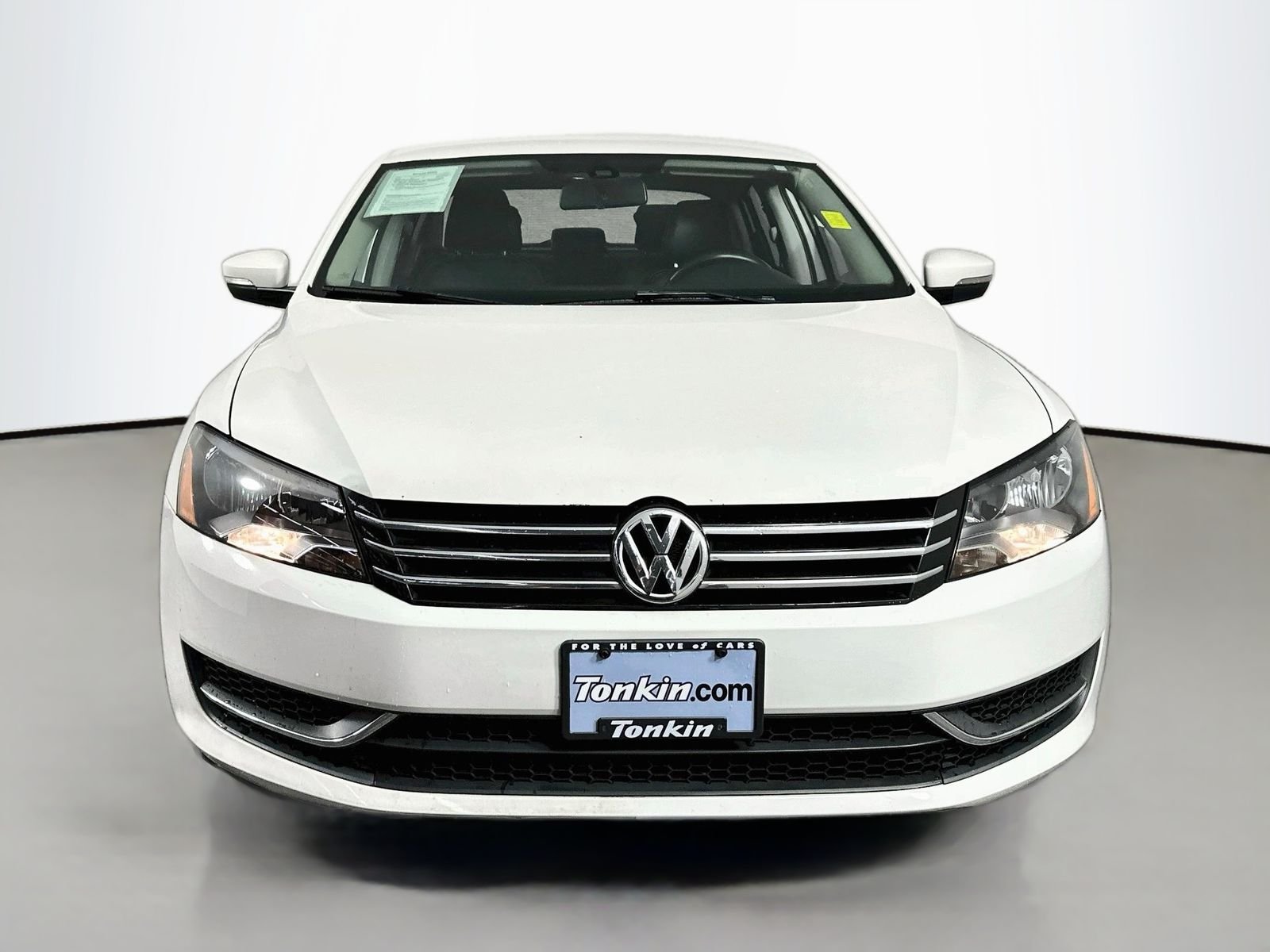 Used 2015 White Volkswagen 1.8T S image 1