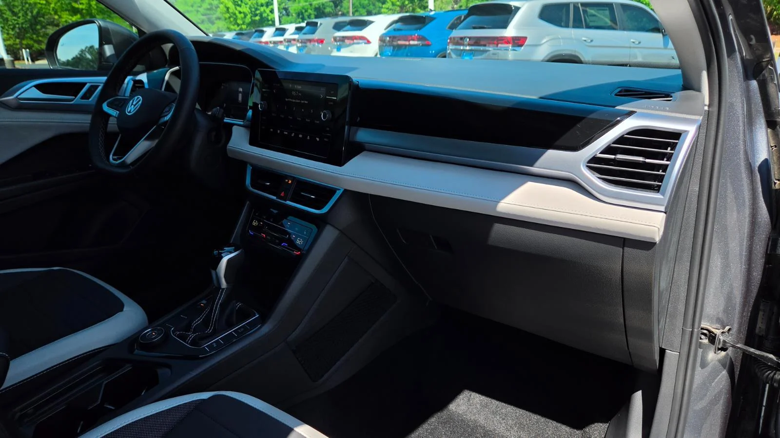 2025 Volkswagen Taos SE - Photo 49