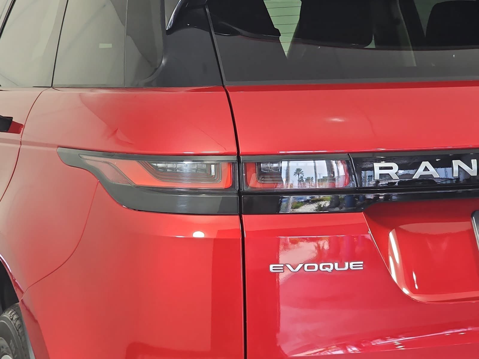 Used 2021 Red Land Rover S image 32