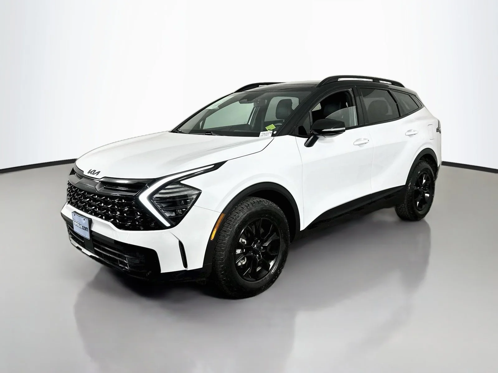 Used 2025 Glacier White Pearl/Ebony Black Roof Kia X-Pro image 3
