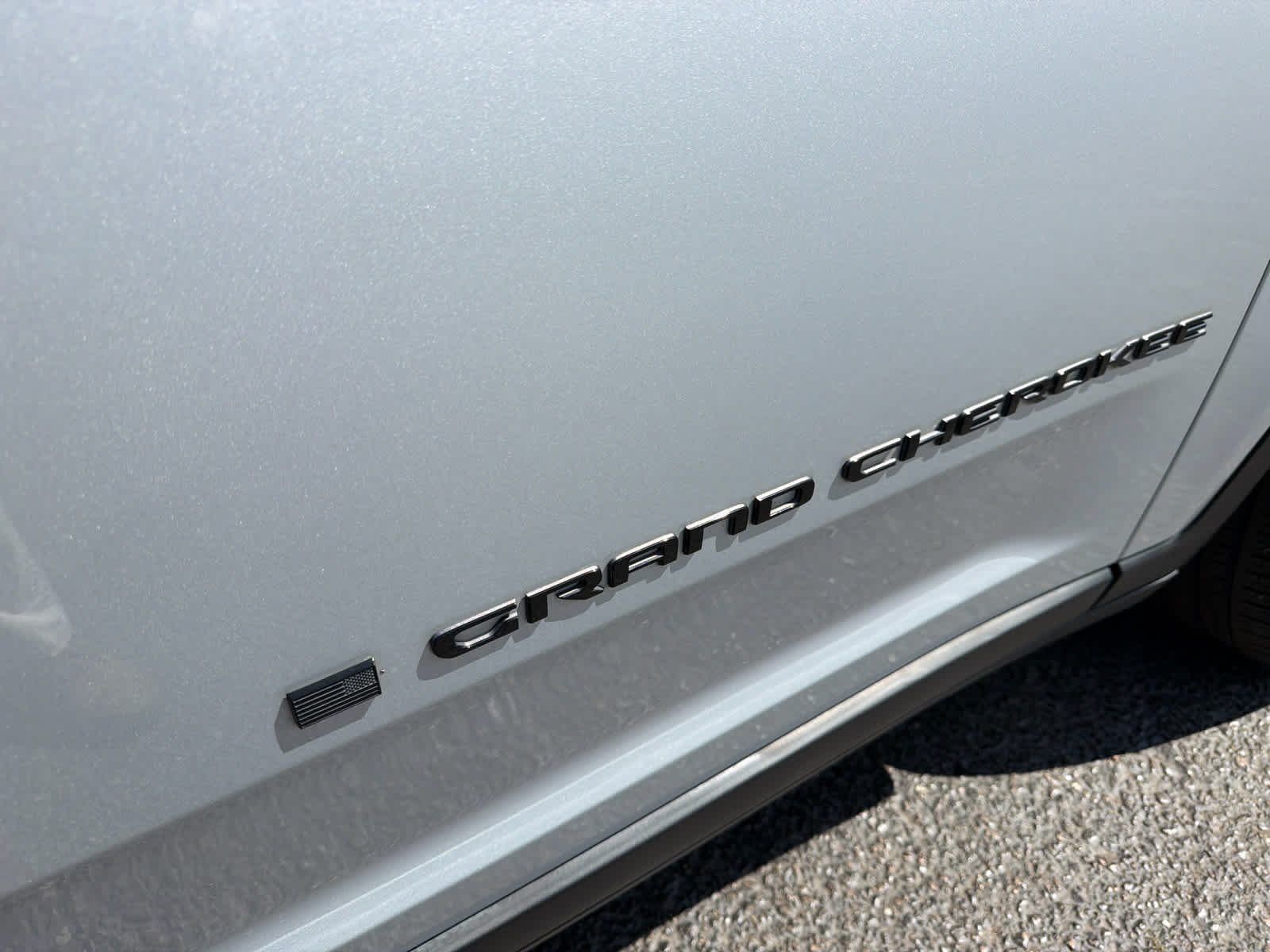 Used 2023 Silver Zynith Jeep Limited image 22