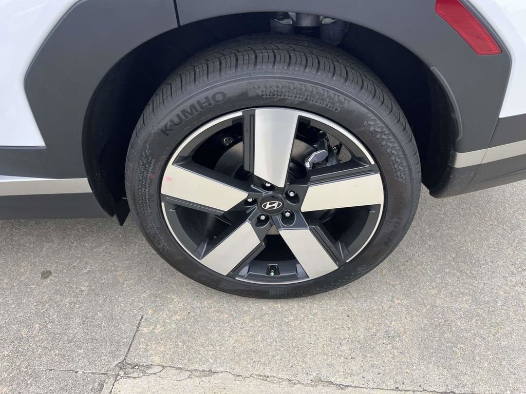 New 2026 White Hyundai SEL FWD image 30