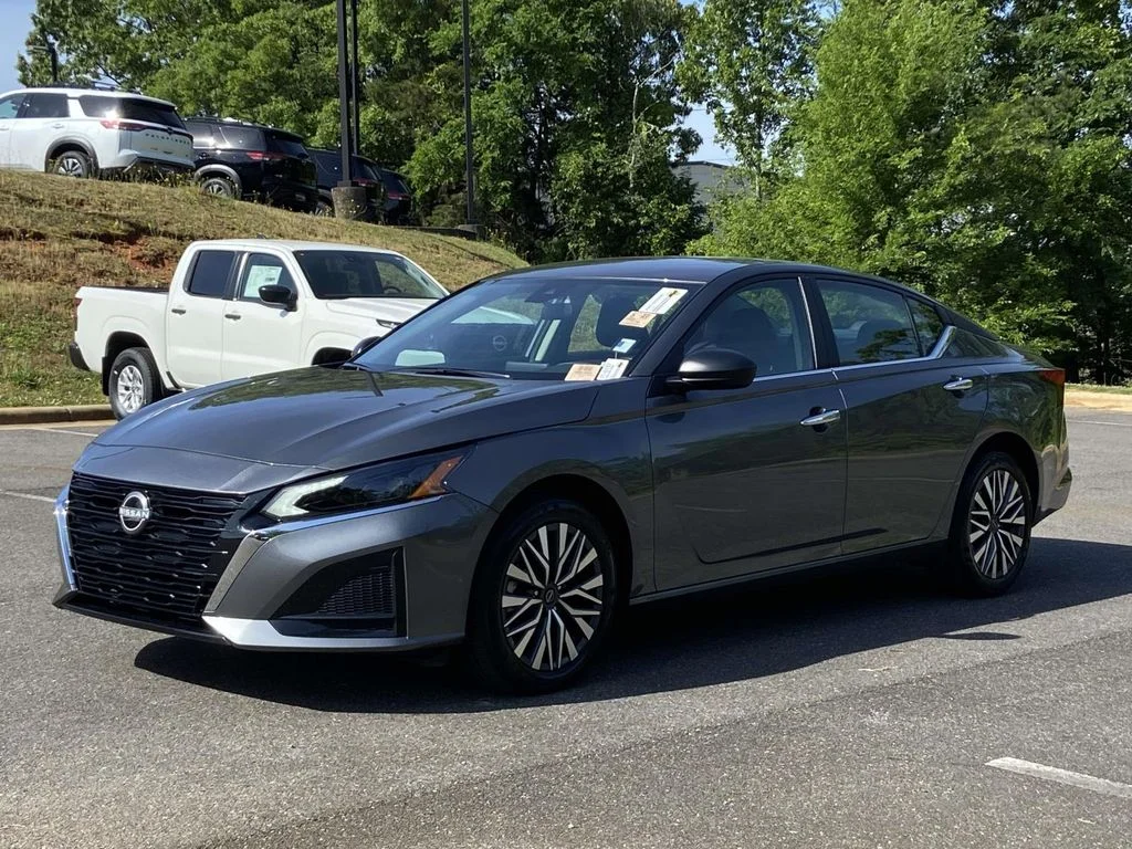 Certified Used 2025 Gun Metallic Nissan SV image 7
