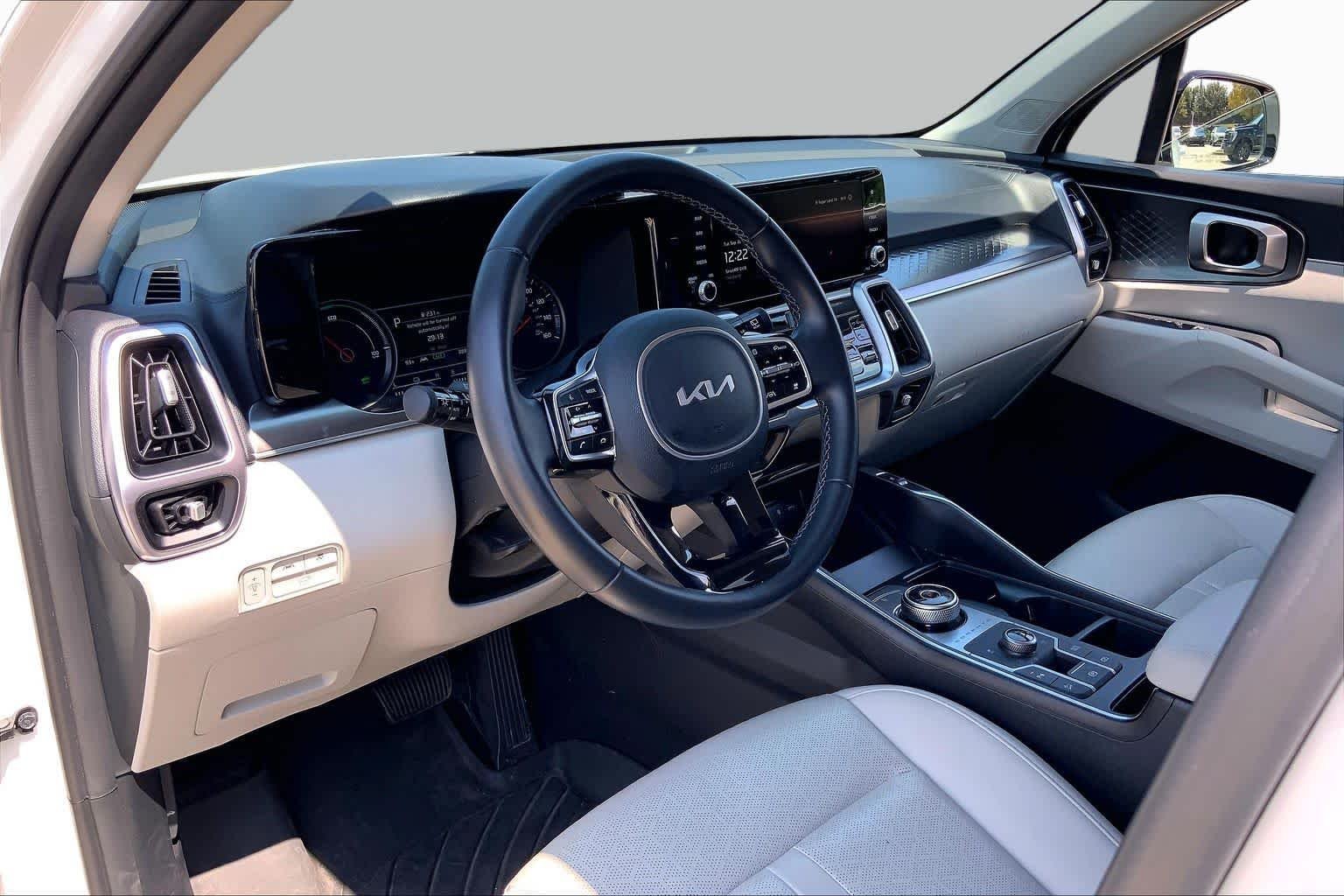 Used 2024 Snow White Pearl Kia EX image 18