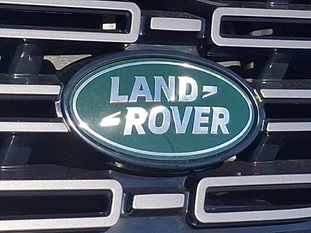New 2027 Fuji White Land Rover SE image 18
