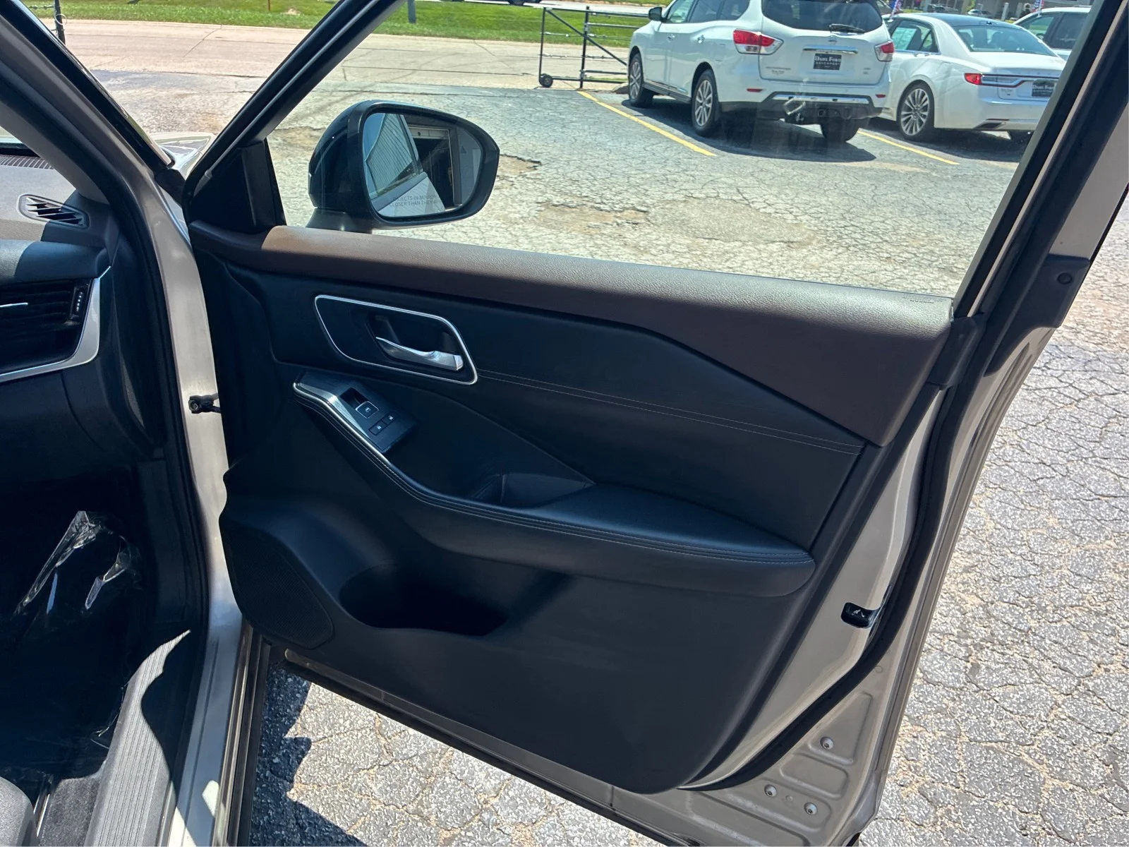 Used 2021 Brilliant Silver / Black Nissan SL image 20