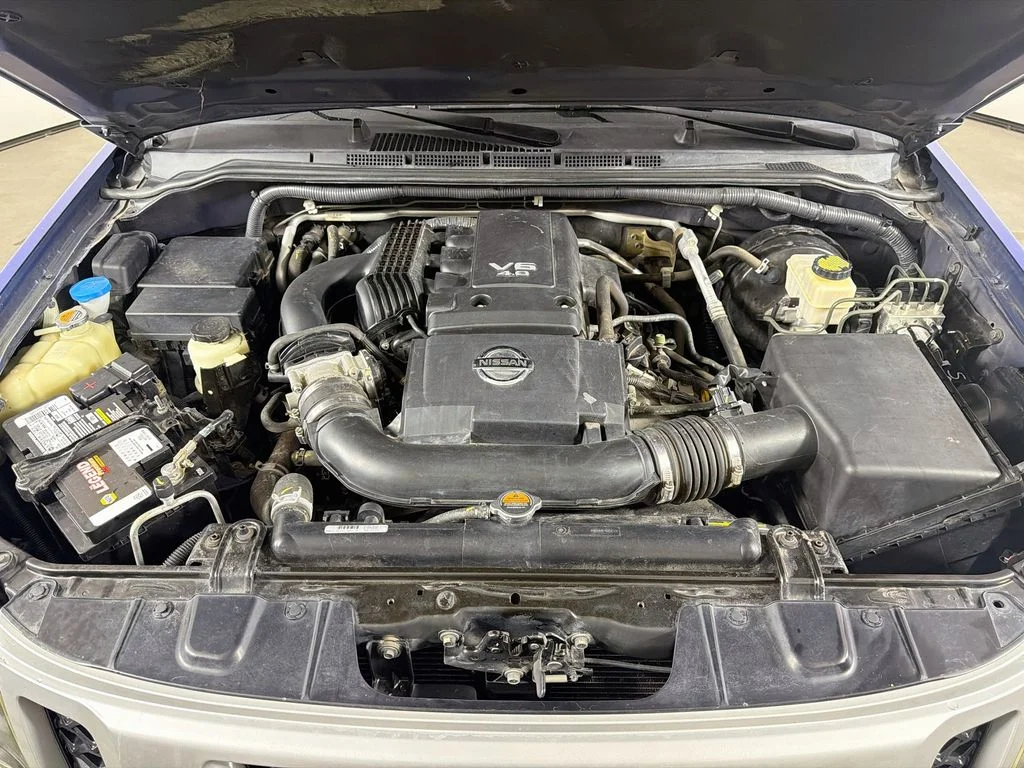Used 2015 Blue Nissan S image 25