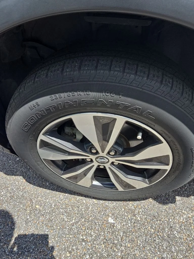 Used 2019 Silver Nissan S image 11