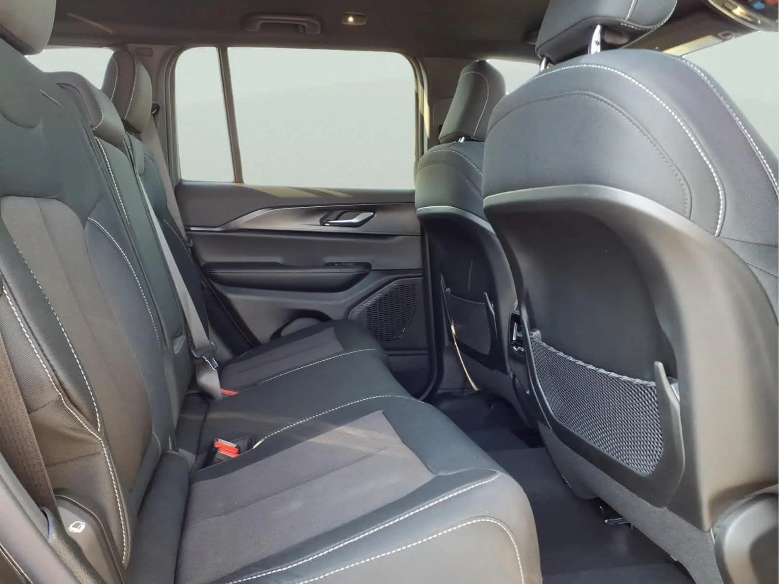 New 2026 Diamond Black Crystal Pearlcoat Jeep Laredo image 7