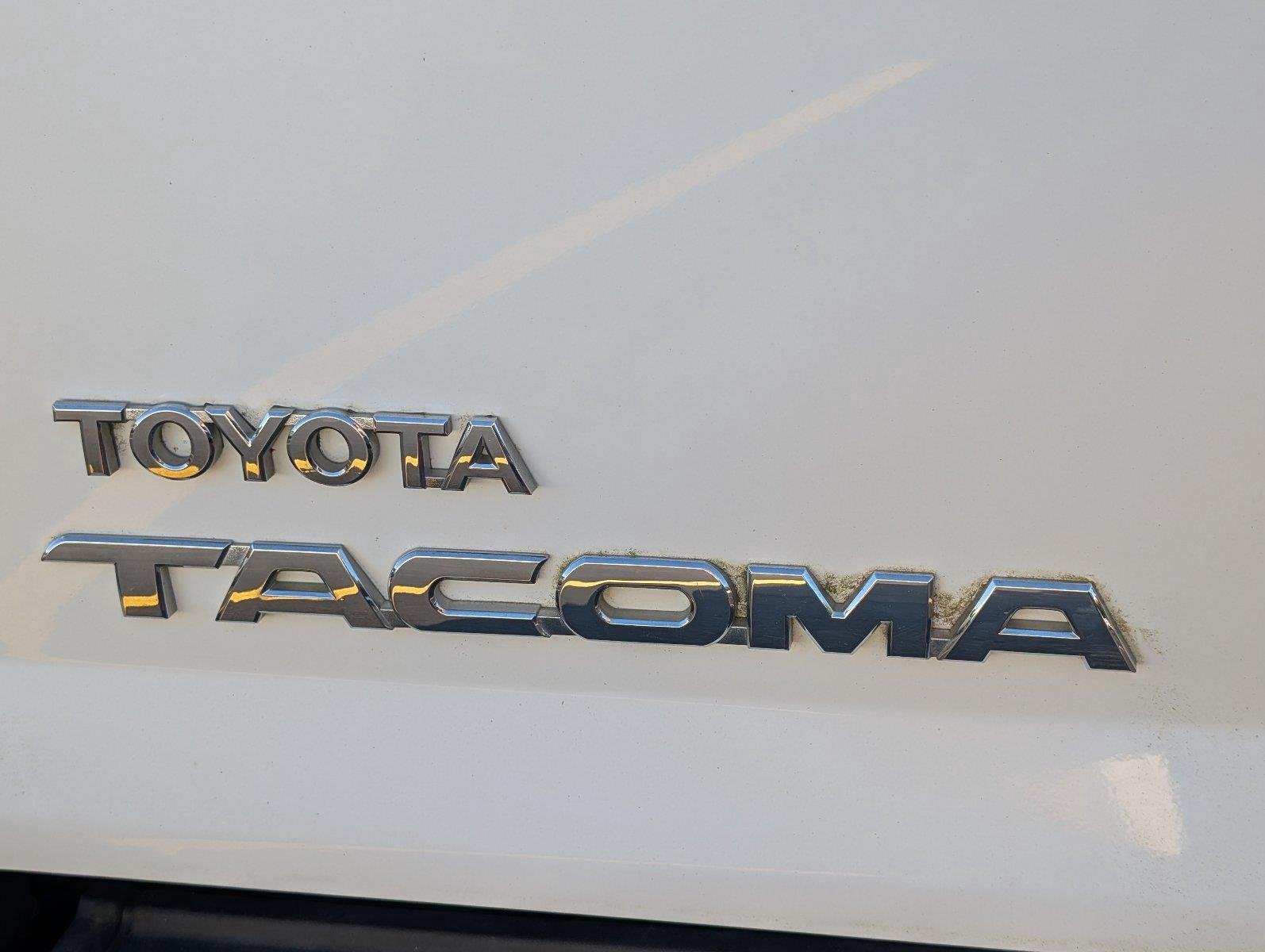 Used 2013 Super White Toyota Double Cab V6 4WD image 6