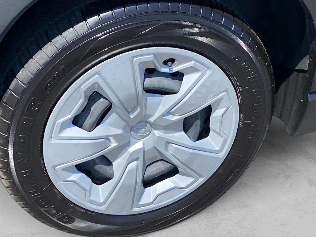 Used 2024 Gray Subaru Base image 27