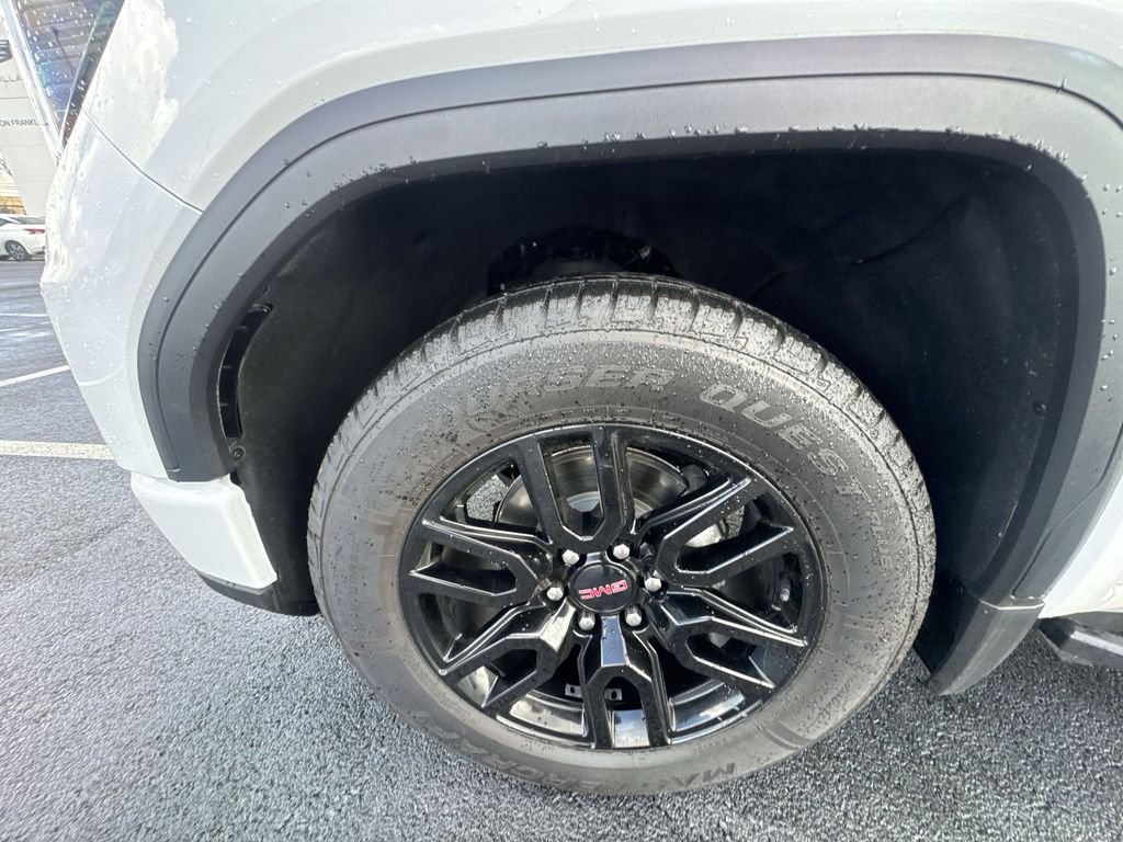 Used 2023 White GMC Elevation image 10