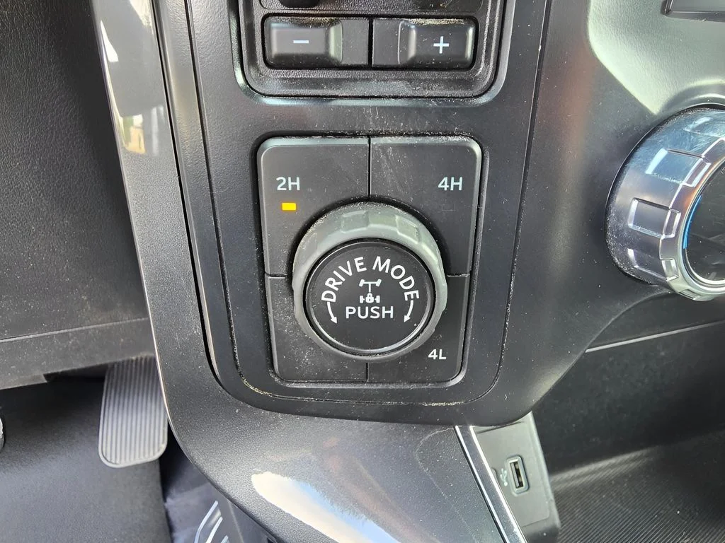 Used 2022 SPACE WHITE METALLIC Ford XLT image 19