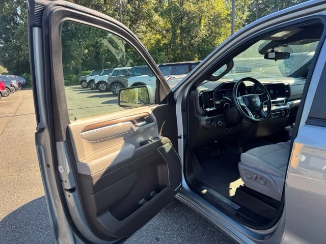 Used 2023 Gray Chevrolet LT image 10