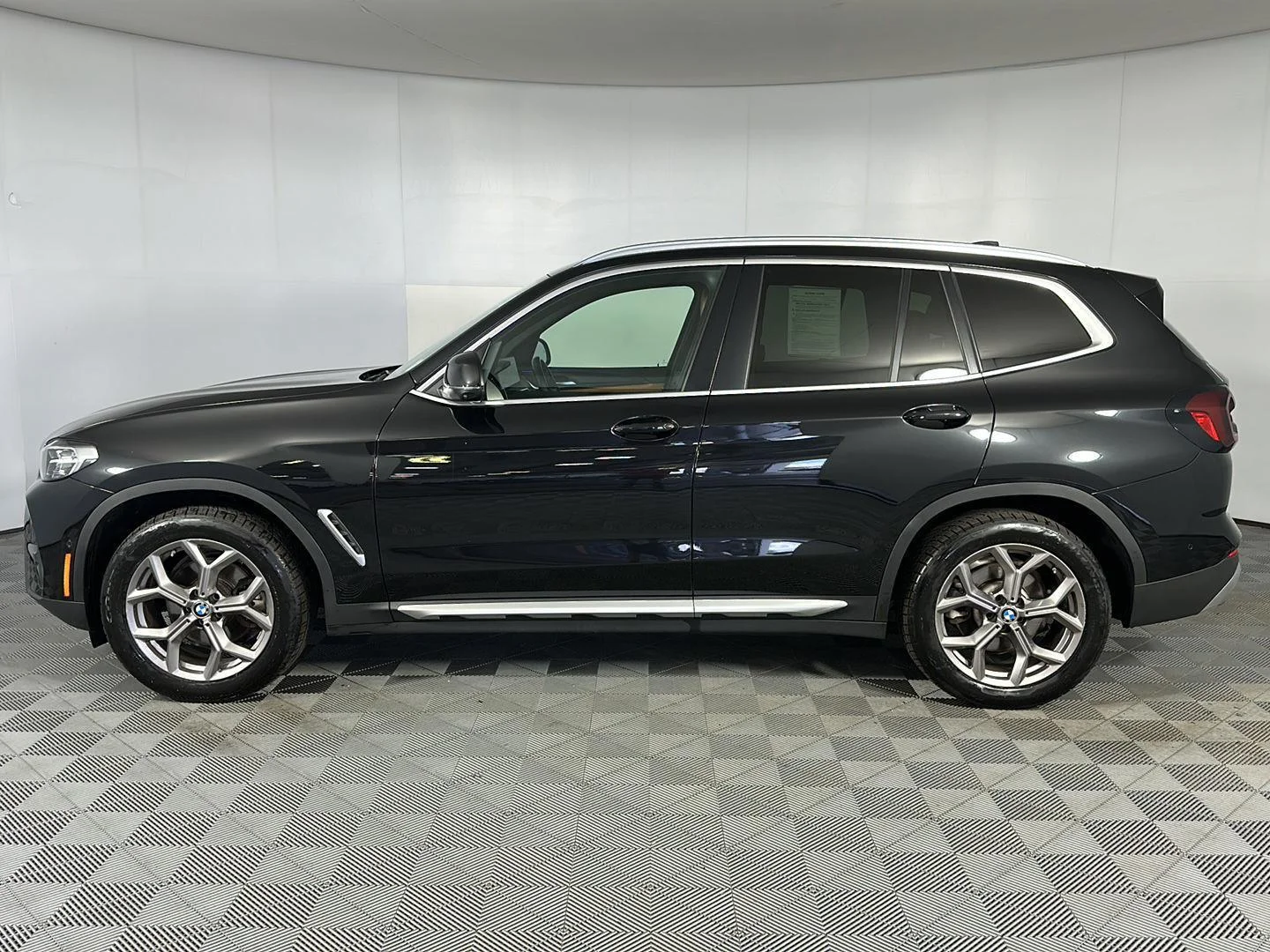 Used 2024 Black Sapphire Metallic BMW xDrive30i image 6