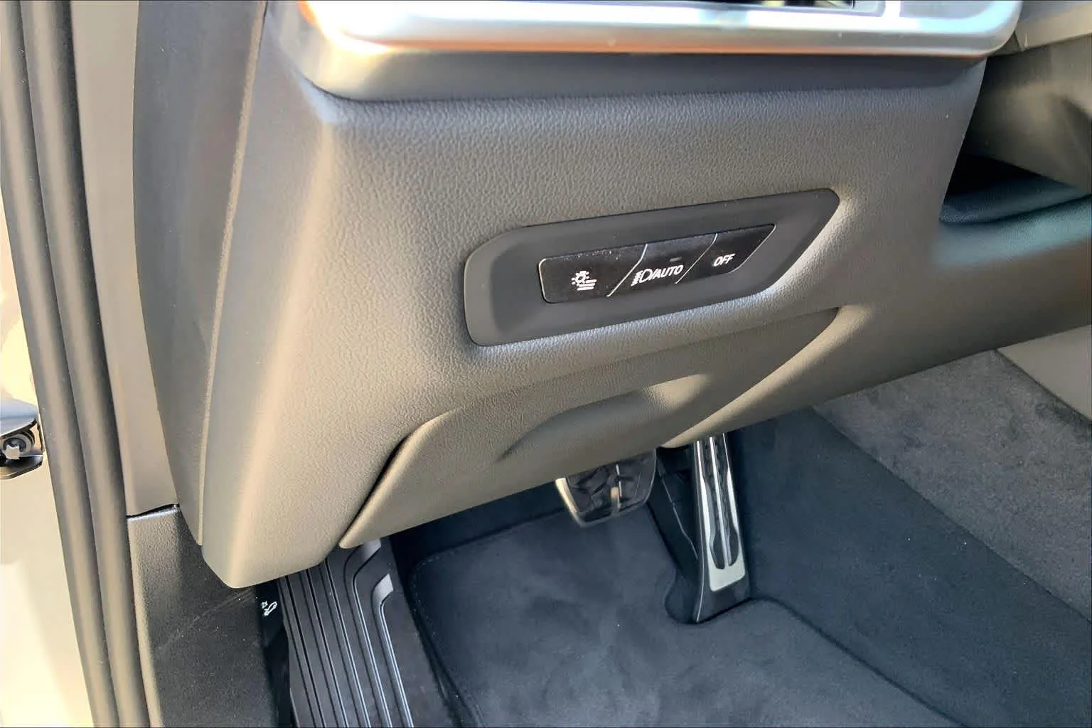 New 2026 Skyscraper Grey Metallic BMW xDrive50e image 17
