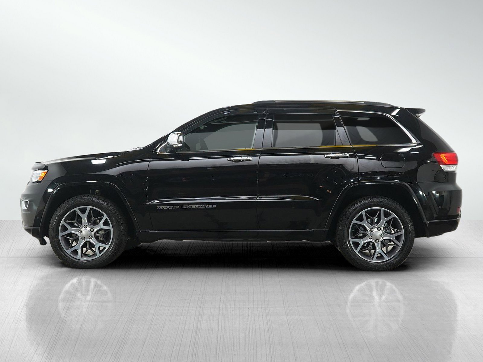 Used 2020 Jeep Grand Cherokee Overland with VIN 1C4RJFCG1LC112583 for sale in Minneapolis, Minnesota