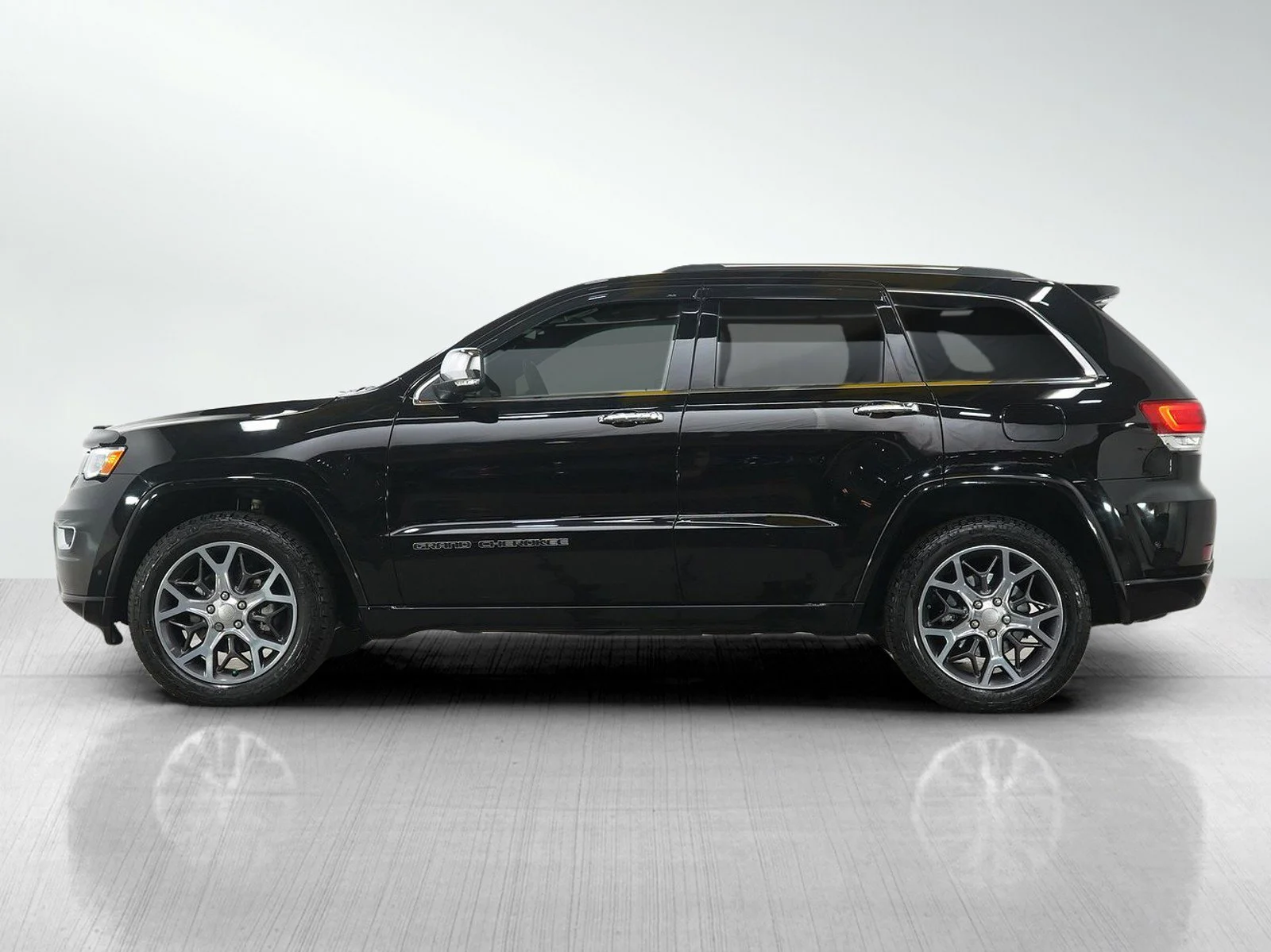 Used 2020 Jeep Grand Cherokee Overland with VIN 1C4RJFCG1LC112583 for sale in Minneapolis, Minnesota