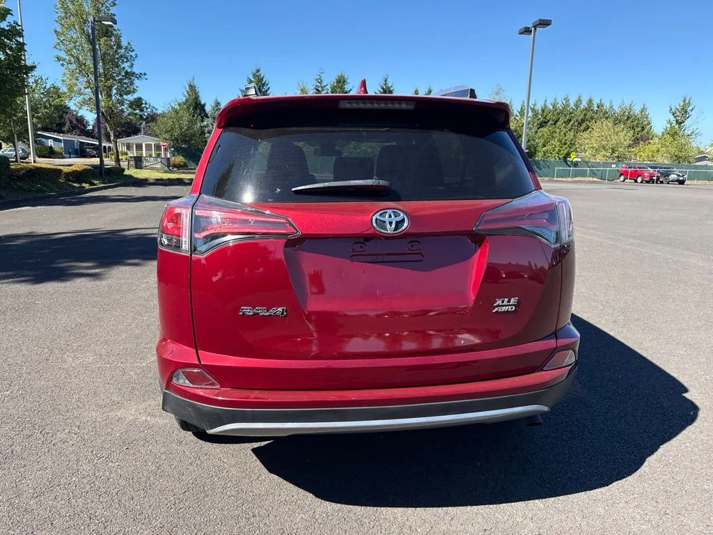 Used 2018 Ruby Flare Pearl Toyota XLE image 6