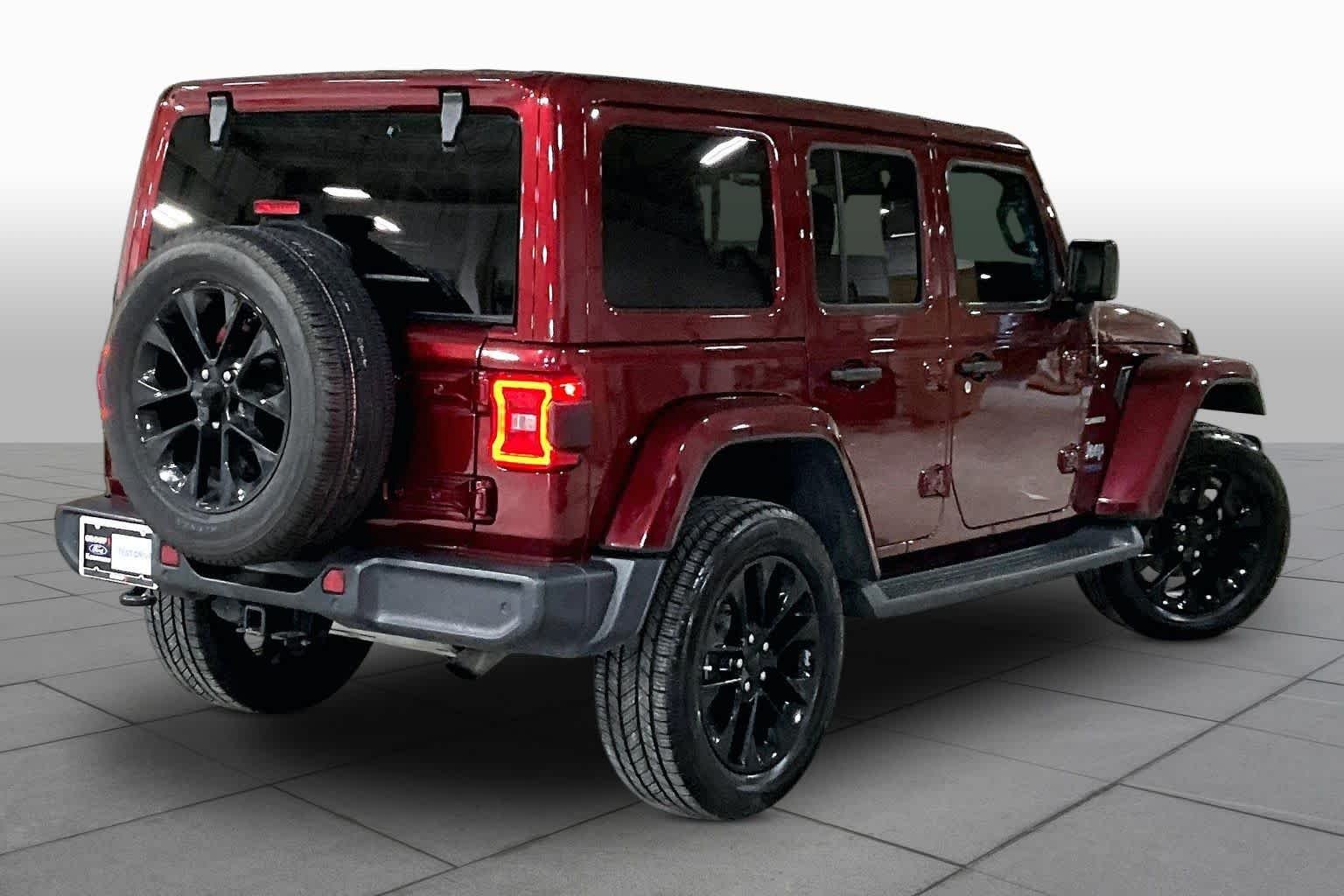 Used 2021 Snazzberry Pearlcoat Jeep Unlimited Sahara image 13