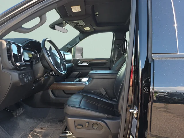 Used 2024 Black Chevrolet High Country image 12