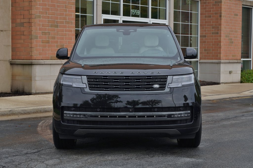 New 2026 Santorini Black Land Rover SE image 4