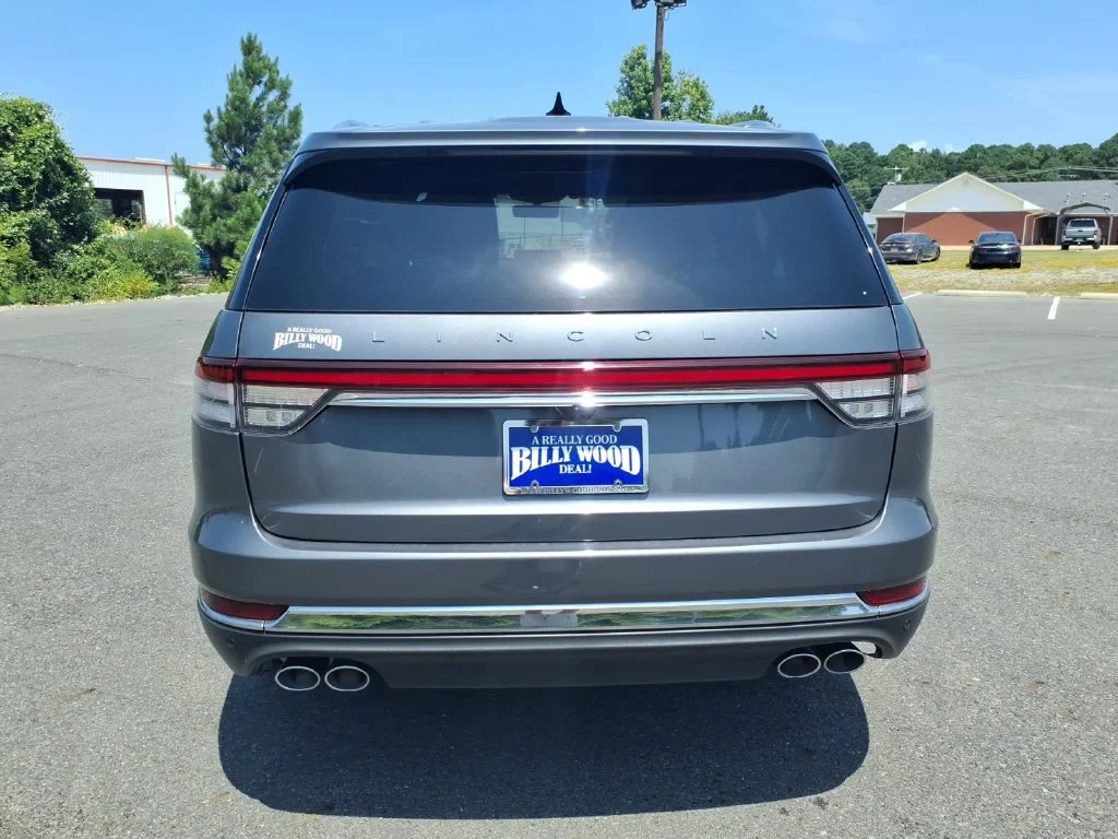 Used 2023 Gray Lincoln Reserve image 4