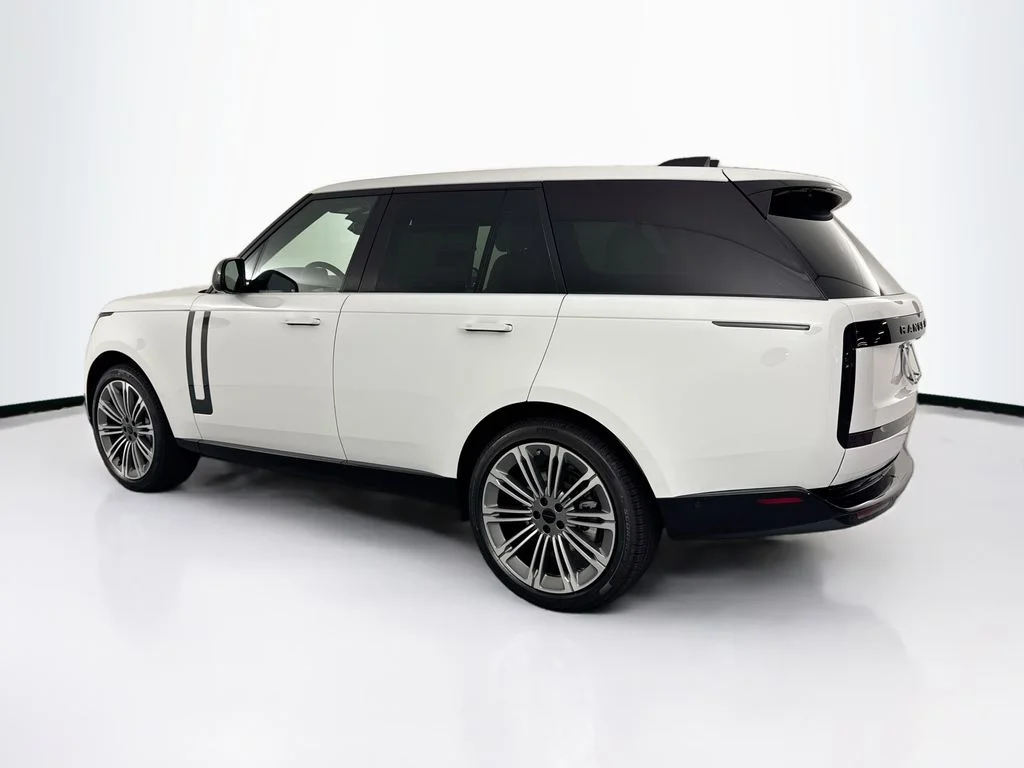 New 2026 Fuji White Land Rover SE image 7