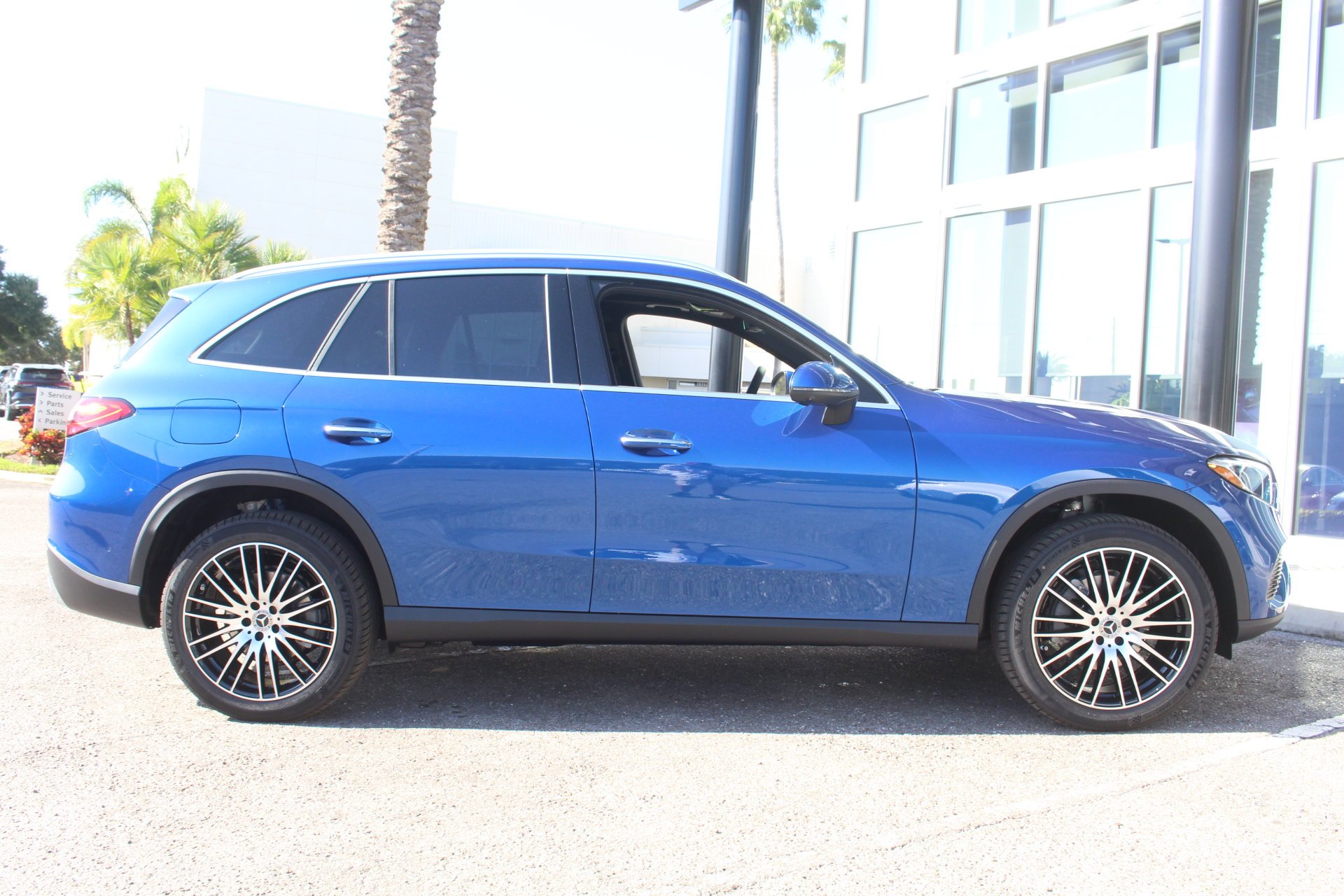New 2026 Starling Blue Metallic Mercedes-Benz GLC 300 image 38