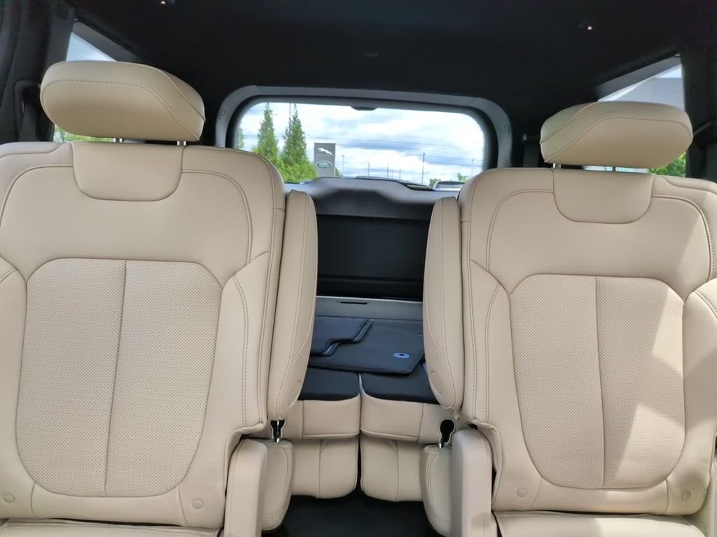 New 2026 Bright White Clear-Coat Exterior Paint Jeep Limited image 24