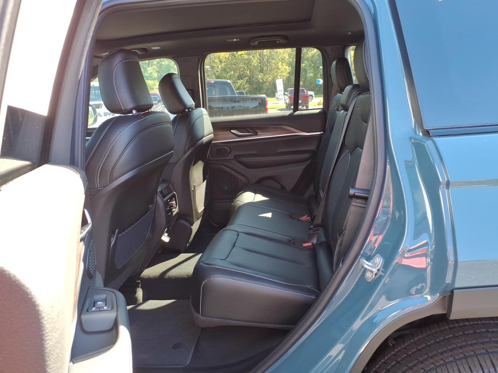 New 2027 Steel Blue Paint Jeep Limited image 29