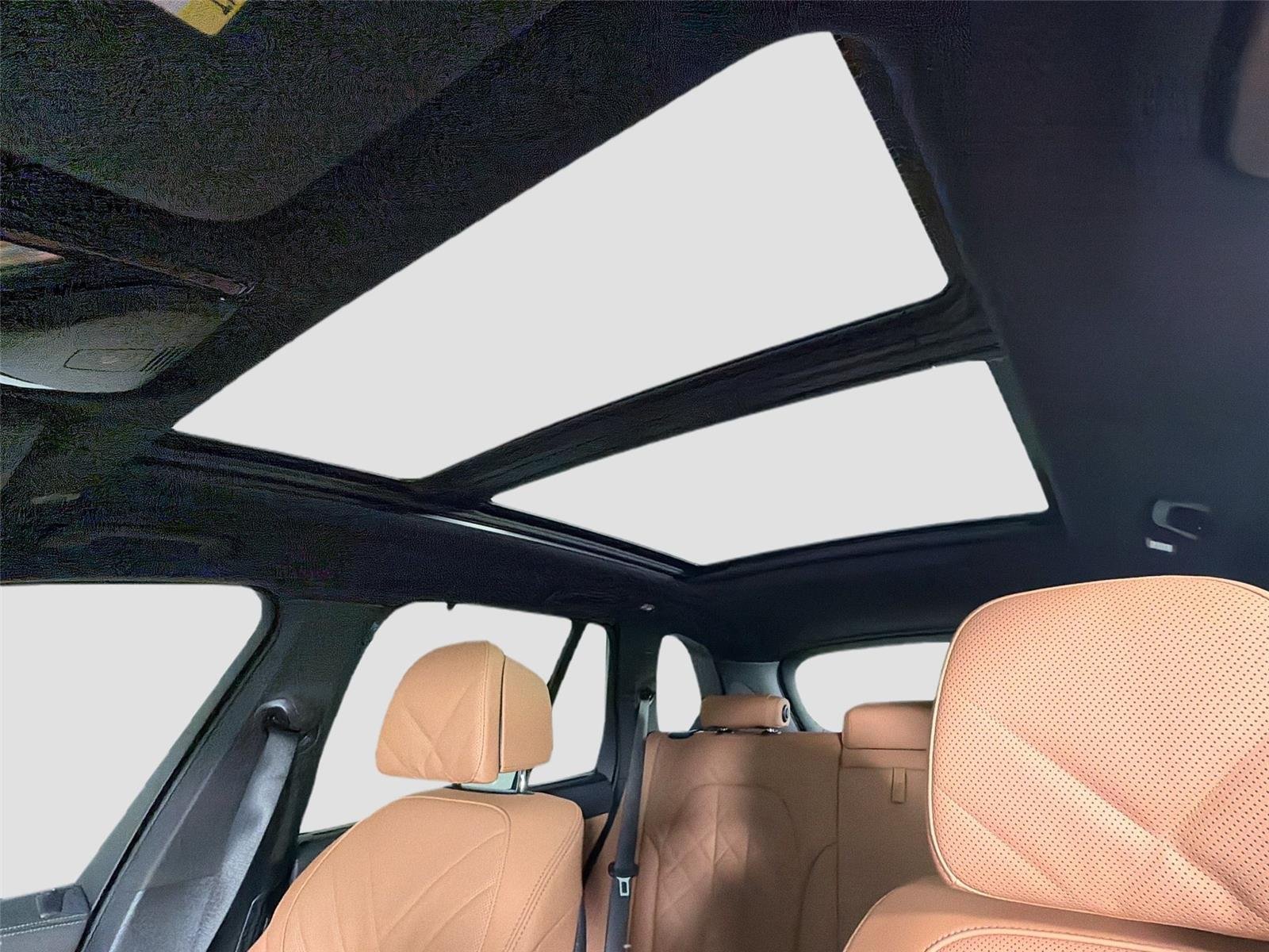 New 2026 Skyscraper Grey Metallic BMW xDrive50e image 43